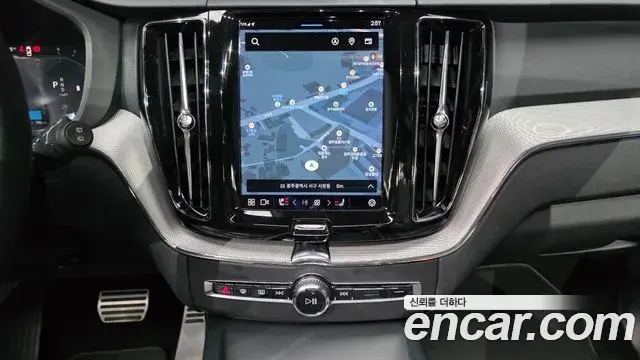 Volvo XC60 2021 — ფოტო 11/20