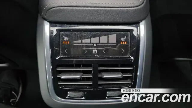 Volvo XC60 2021 — ფოტო 1/20