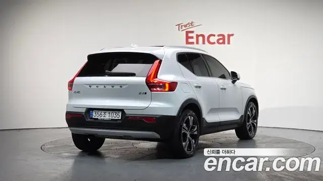 Volvo XC40 2020 — Photo 13/20
