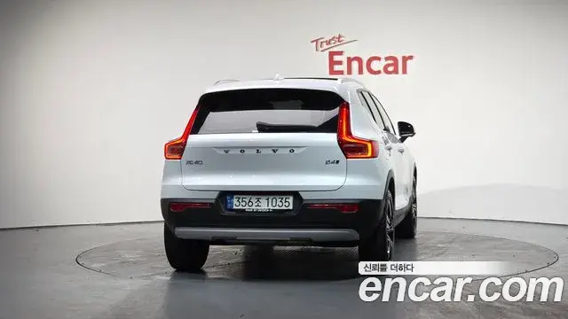 Volvo XC40 2020 — Photo 10/20