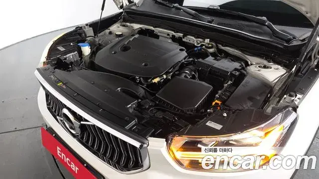 Volvo XC40 2020 — Photo 1/20