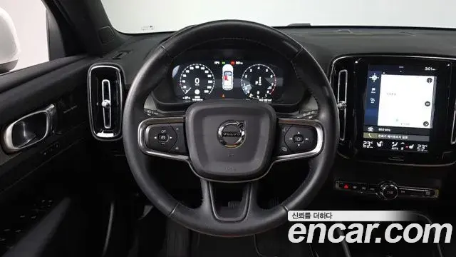 Volvo XC40 2020 — Photo 12/20