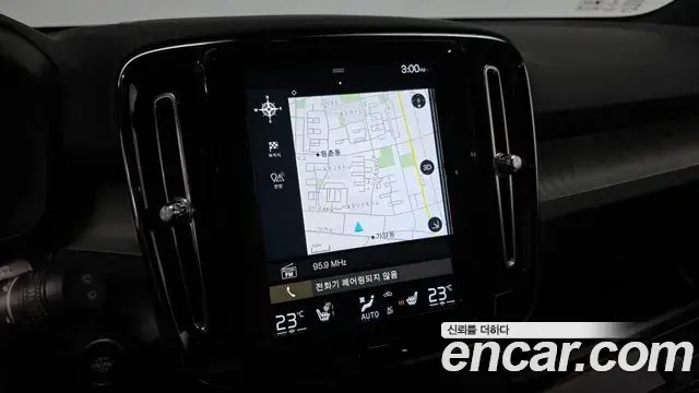 Volvo XC40 2020 — Photo 2/20