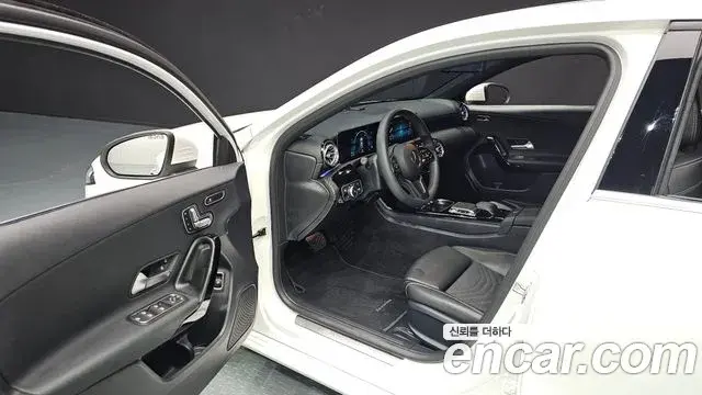 Mercedes-Benz A-Class 2020 — Фото 10/20