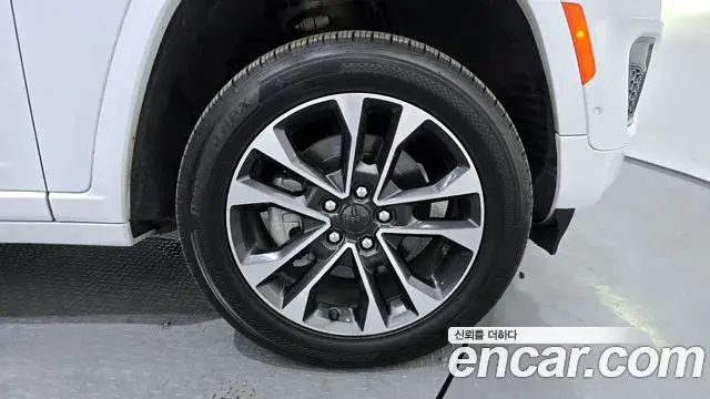 Jeep Grand Cherokee 2021 — Photo 10/20