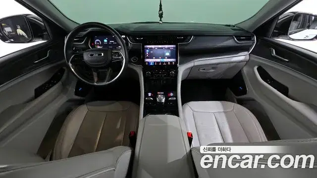 Jeep Grand Cherokee 2021 — Photo 1/20