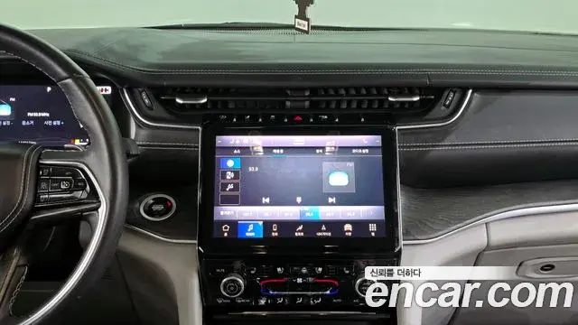 Jeep Grand Cherokee 2021 — Photo 7/20