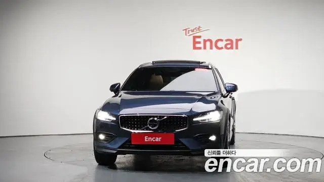 Volvo V60 Cross Country 2021 — Şəkil 11/21