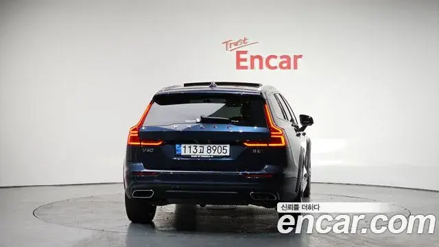 Volvo V60 Cross Country 2021 — Şəkil 8/21