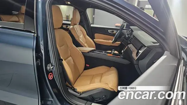 Volvo V60 Cross Country 2021 — Şəkil 13/21