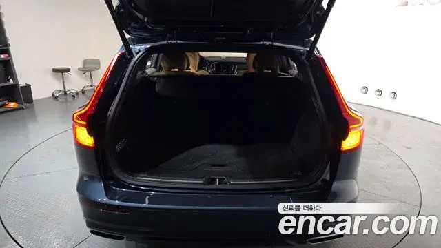 Volvo V60 Cross Country 2021 — Şəkil 20/21
