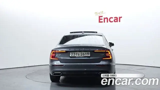 Volvo S60 2019 — Şəkil 17/20