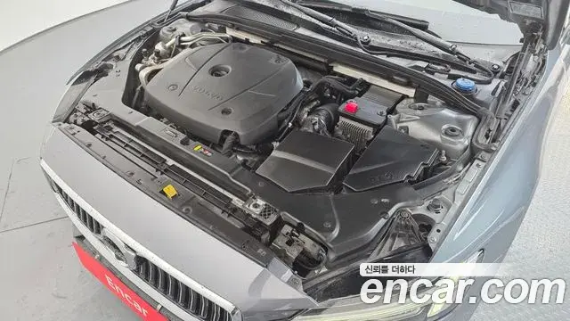 Volvo S60 2019 — Şəkil 16/20