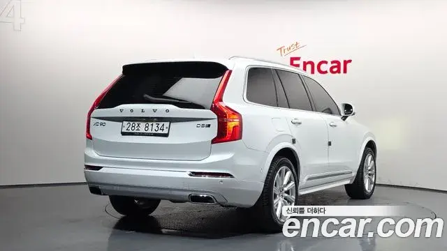 Volvo XC90 2018 — Фото 2/20