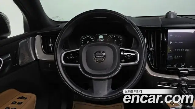 Volvo XC60 2020 — Şəkil 18/20