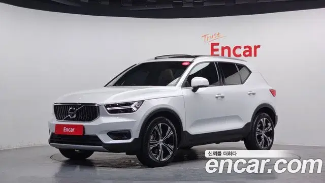 Volvo XC40 2019 — ფოტო 2/20