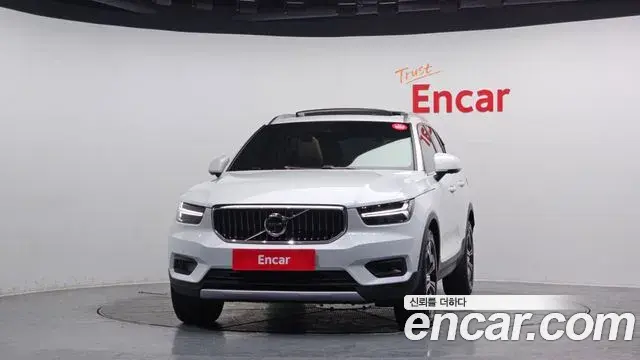 Volvo XC40 2019 — ფოტო 9/20