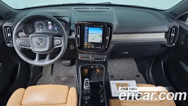 Volvo XC40 2019 — ფოტო 3/20