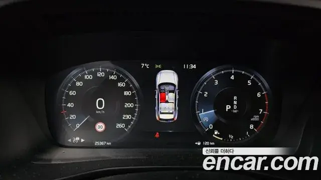 Volvo XC40 2019 — ფოტო 18/20