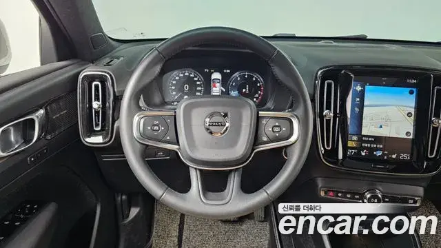 Volvo XC40 2019 — ფოტო 4/20