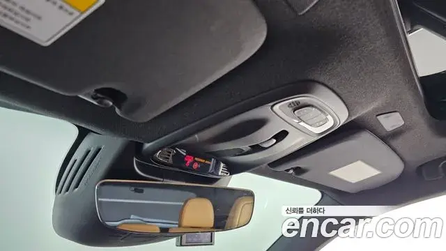 Volvo XC40 2019 — ფოტო 8/20