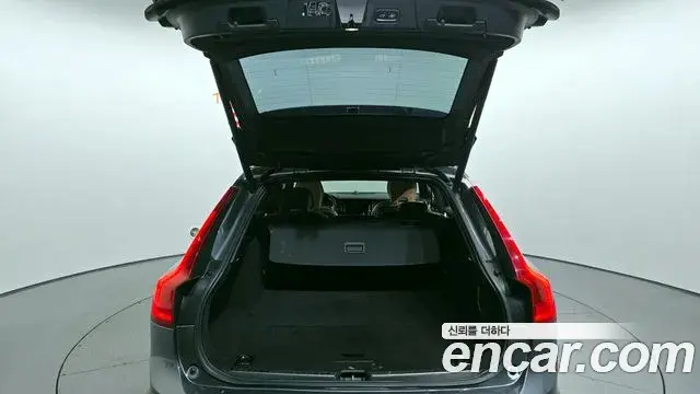 Volvo V90 Cross Country 2019 — Şəkil 16/20
