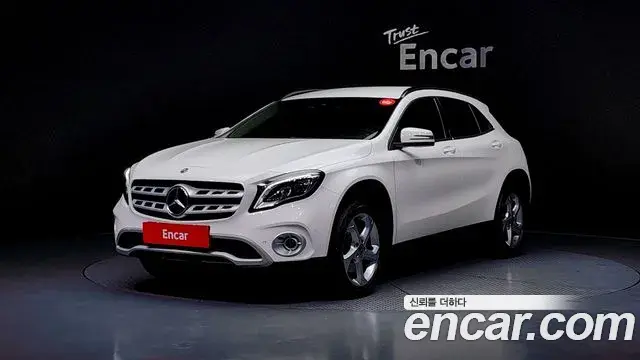 Mercedes-Benz GLA-Class 2019 — Şəkil 11/20