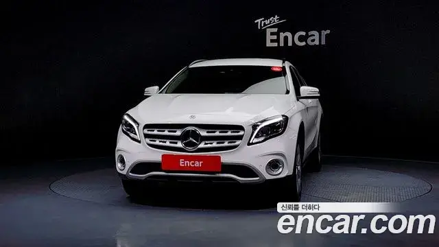 Mercedes-Benz GLA-Class 2019 — Şəkil 7/20