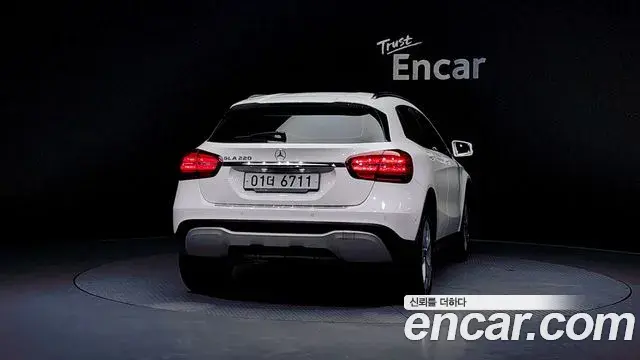 Mercedes-Benz GLA-Class 2019 — Şəkil 3/20