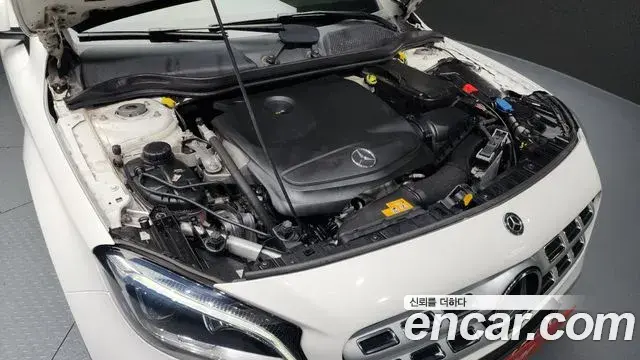 Mercedes-Benz GLA-Class 2019 — Şəkil 9/20