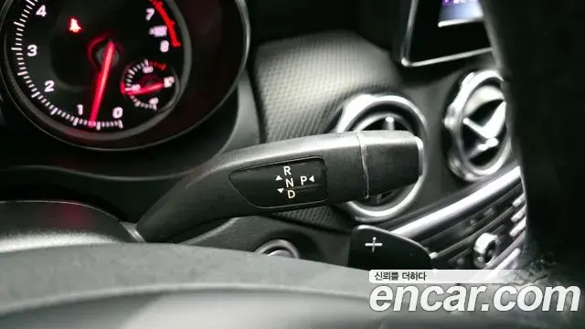 Mercedes-Benz GLA-Class 2019 — Şəkil 1/20