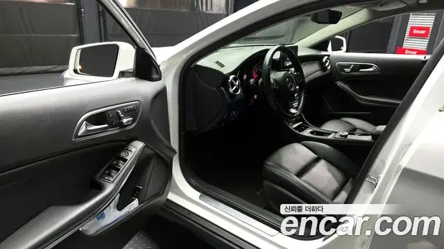 Mercedes-Benz GLA-Class 2019 — Şəkil 6/20