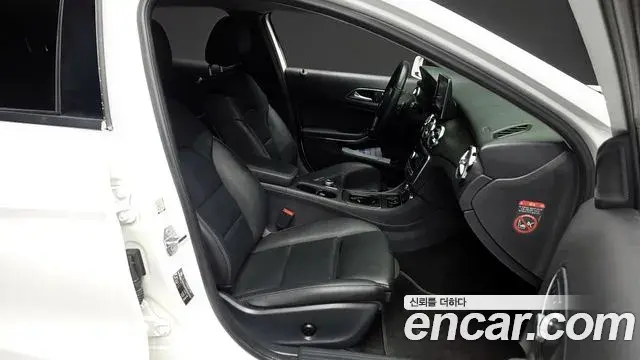 Mercedes-Benz GLA-Class 2019 — Şəkil 2/20