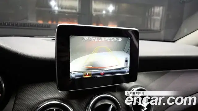 Mercedes-Benz GLA-Class 2019 — Şəkil 19/20
