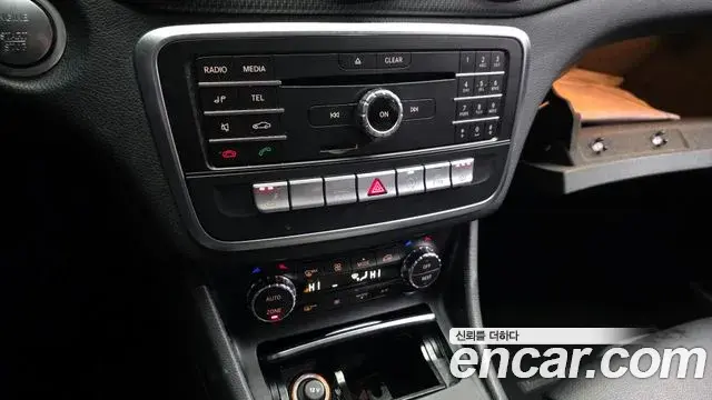 Mercedes-Benz GLA-Class 2019 — Şəkil 20/20