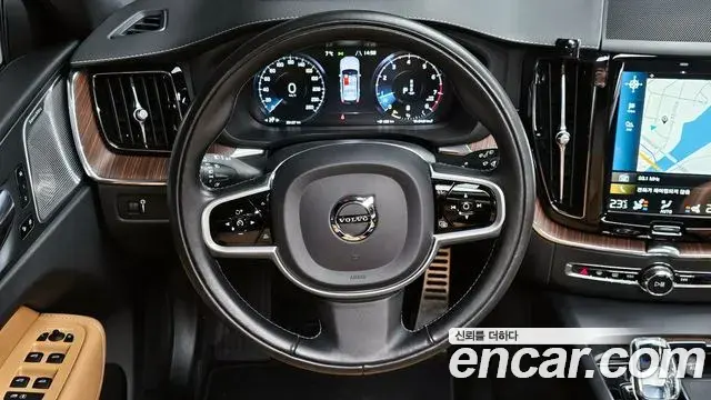 Volvo XC60 2021 — Şəkil 20/20
