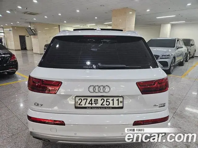 Audi Q7 2019 — Photo 16/20