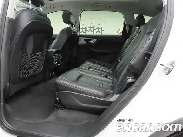 Audi Q7 2019 — Photo 17/20