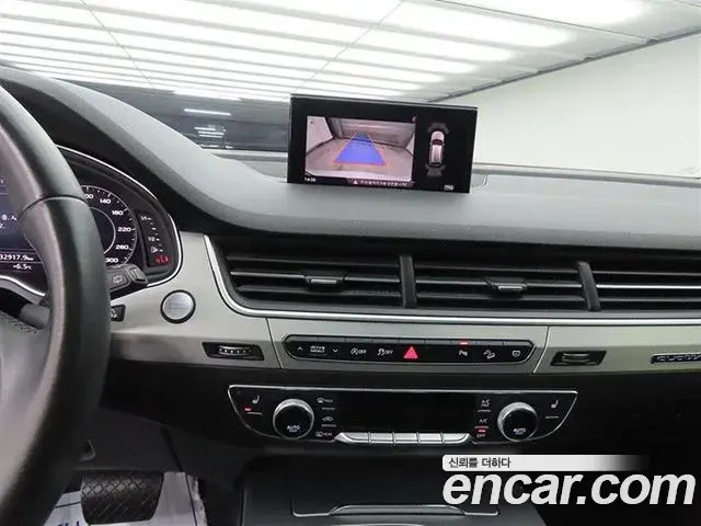 Audi Q7 2019 — Photo 8/20