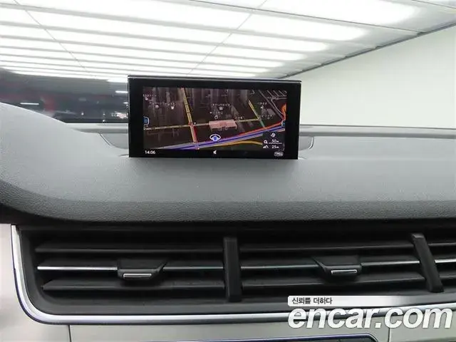 Audi Q7 2019 — Photo 3/20