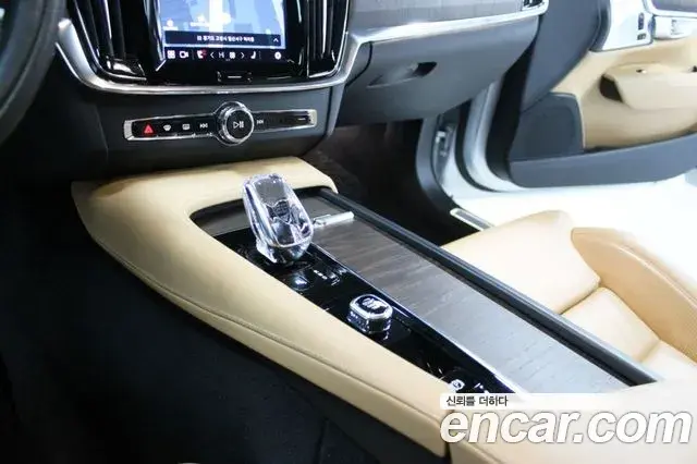 Volvo S90 2021 — Photo 19/20