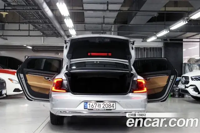 Volvo S90 2021 — Photo 14/20