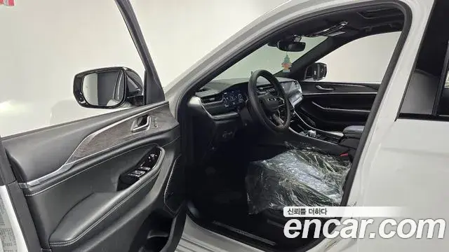Jeep Grand Cherokee 2023 — Şəkil 8/20