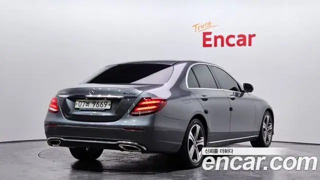 Mercedes-Benz E-Class 2018 — Şəkil 12/20