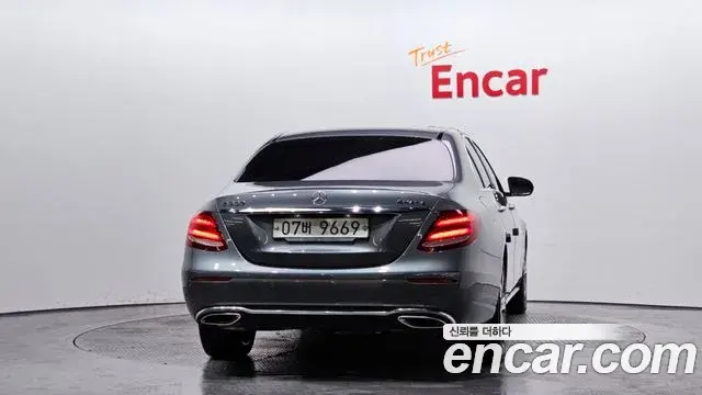 Mercedes-Benz E-Class 2018 — Şəkil 13/20