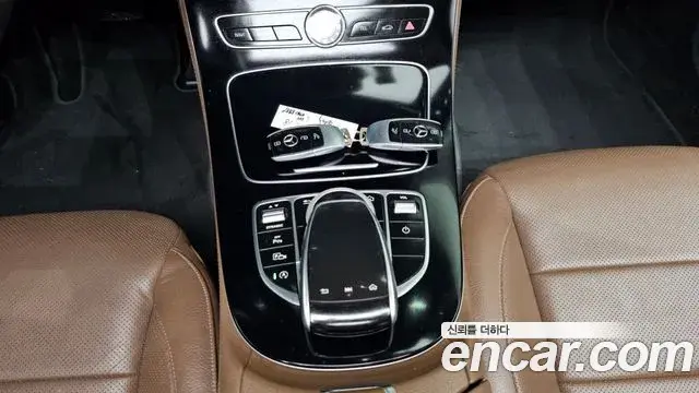 Mercedes-Benz E-Class 2018 — Şəkil 10/20