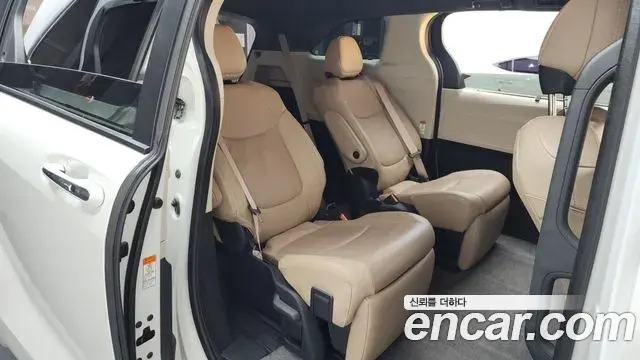 Toyota Sienna 2023 — Şəkil 16/20