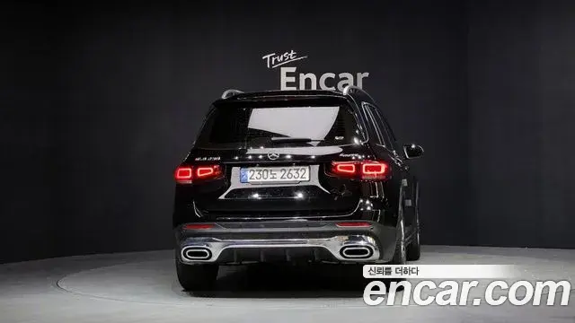Mercedes-Benz GLB-Class 2021 — Фото 4/20