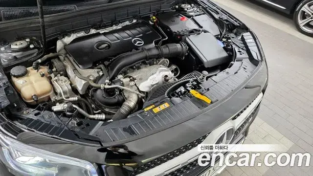 Mercedes-Benz GLB-Class 2021 — Фото 6/20