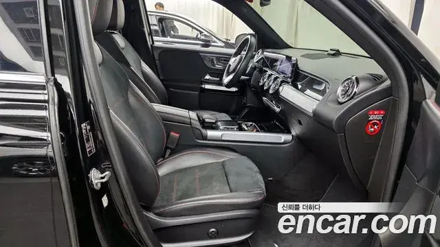 Mercedes-Benz GLB-Class 2021 — Фото 11/20